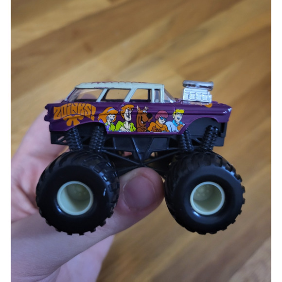 Hot Wheels Monster Jam Scooby-Doo Mystery Machine Purple Monster Truck 1:64 - Picture 11 of 14